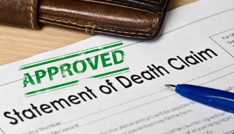 What Happens to Insurance Policies if the Policyholder Dies - IIFL